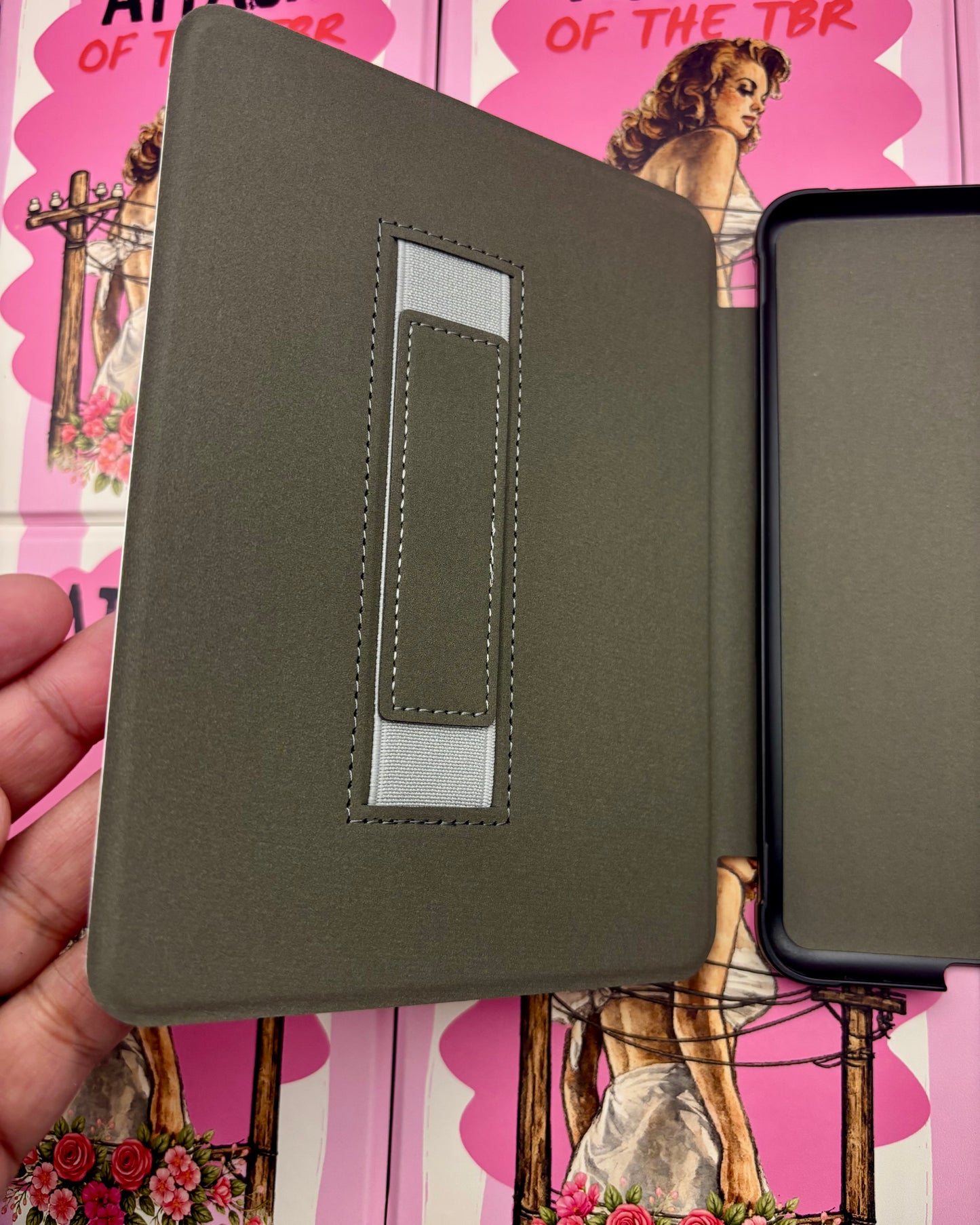 Attack of the TBR Kindle & Kobo Case | Vintage Bookish E-Reader Case